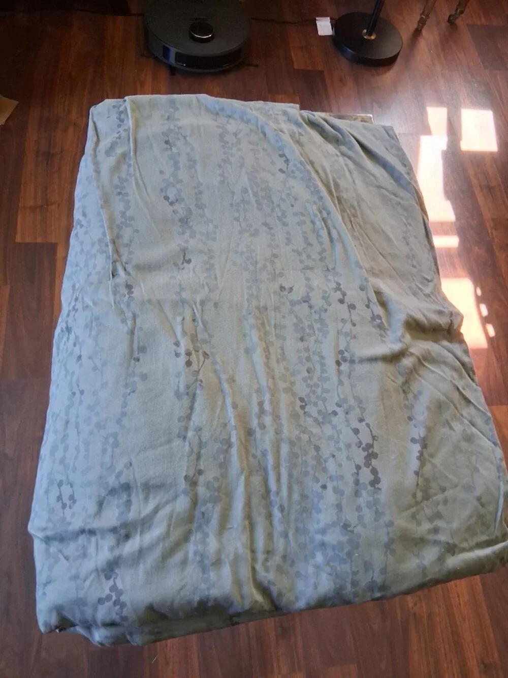 Calvin Klein Pacific Aegean Ivy Vines Gray KING Duvet Cover Set. 2 KING Pillowca